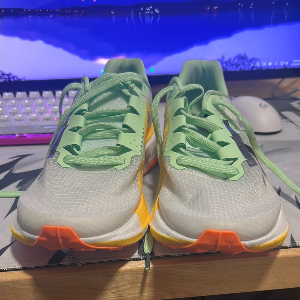 Nike ZoomX Running Shoes - Vibrant Design - Picture 3 of 5